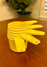 Load image into Gallery viewer, Tupperware Measuring Cup Set