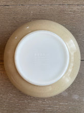 Load image into Gallery viewer, Pyrex 'Homestead' Mixing Bowl 2.5 Qt