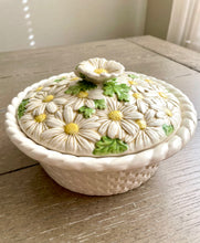 Load image into Gallery viewer, Daisy Covered Casserole Dish by Metlox of California
