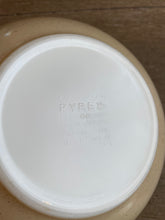 Load image into Gallery viewer, Pyrex 'Homestead' Mixing Bowl 2.5 Qt