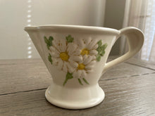 Load image into Gallery viewer, Sculptured Daisy Cream and Sugar Set by Metlox of California