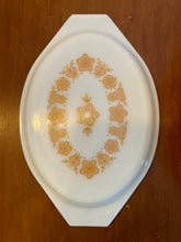 Load image into Gallery viewer, Pyrex &#39;Butterfly Gold&#39; 2.5 Qt. with Lid and Burner Stand
