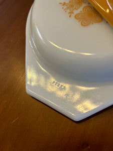 Pyrex 'Butterfly Gold' 2.5 Qt. with Lid and Burner Stand