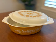 Load image into Gallery viewer, Pyrex &#39;Butterfly Gold&#39; 2.5 Qt. with Lid and Burner Stand
