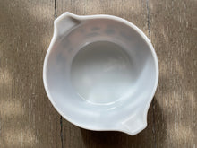 Load image into Gallery viewer, Pyrex 473 1 Qt. Dish, ‘Early American’
