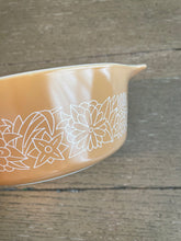 Load image into Gallery viewer, Pyrex &#39;Woodland Tan&#39; Casserole Dish 750 ml
