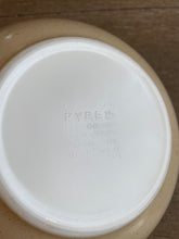 Load image into Gallery viewer, Pyrex &#39;Homestead&#39; Mixing Bowl 2.5 Qt
