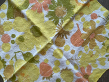 Load image into Gallery viewer, 1960&#39;s Linen Napkin Set in Yellow Mod Floral
