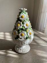 Load image into Gallery viewer, Ceramic Daisy Decor
