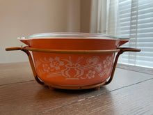 Load image into Gallery viewer, 1978 Pyrex ‘Dynasty’ Collection Dish with Lid
