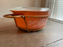Load image into Gallery viewer, 1978 Pyrex ‘Dynasty’ Collection Dish with Lid
